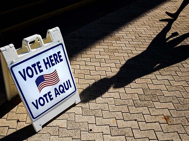 A vote here sign outside a polling location in Miami Beach, Florida, U.S. Photographer: Sc