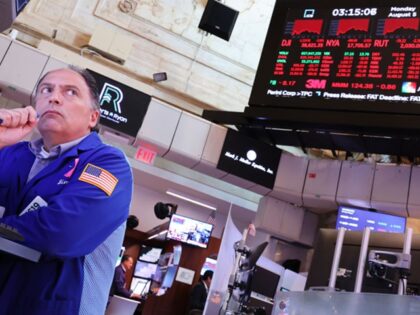 NEW YORK, NEW YORK - AUGUST 05: Traders work on the floor of the New York Stock Exchange d