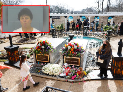 MEMPHIS, TENNESSEE - JANUARY 22: Fans visit the grave of Lisa Marie Presley and Graceland