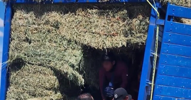 Mexican Cops Find 22 Migrants in Abandoned Truck