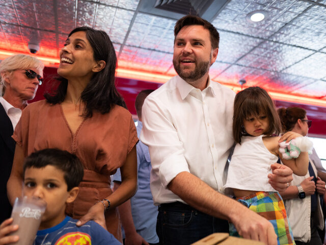 ST CLOUD, MINNESOTA - JULY 28: Republican vice presidential nominee U.S. Sen. J.D. Vance (