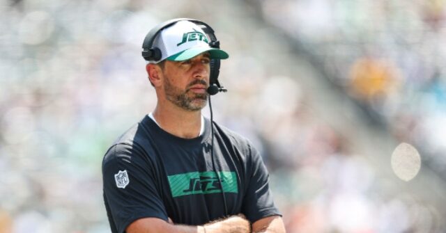NFL Agent: Jets in 'Complete Disarray,' Says Rodgers 'Not a Team Player'