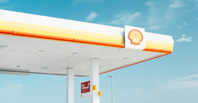 Shell Plans Job Cuts in Oil Division