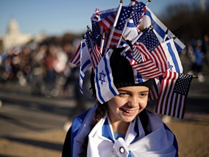 WASHINGTON, DC - NOVEMBER 14: An attendee pins small U.S. and Israel flags to her hair as