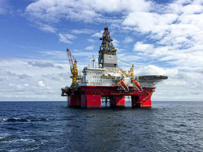 Oil Platfrom Rig in the Middle of the Ocean