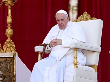 VATICAN CITY, VATICAN - JUNE 25: Pope Francis attends the 10th World Meeting of Families c