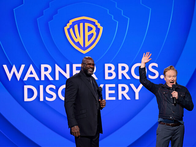 NEW YORK, NEW YORK - MAY 15: (L-R) Shaquile O'Neal and Conan O'Brien speak onstage during