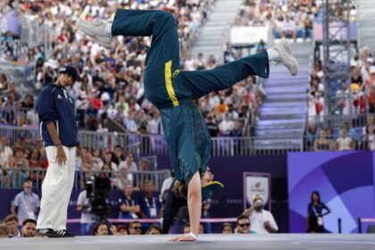 Australia's Rachael Gunn (R), known as Raygun, competes against France's Sya Dembele, know