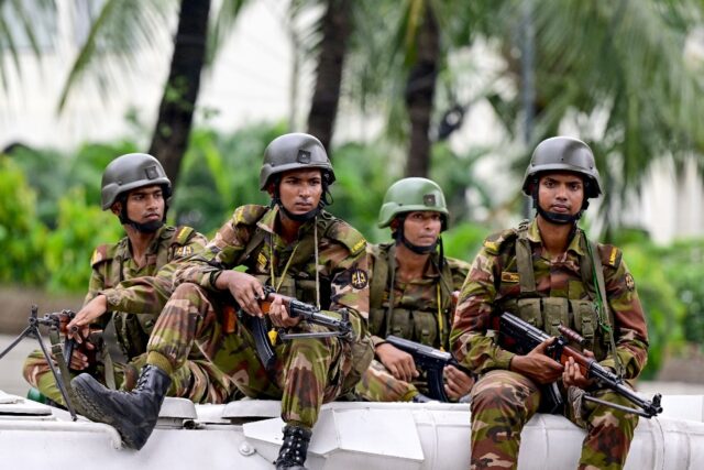 Bangladesh troops in stand guard in Dhaka