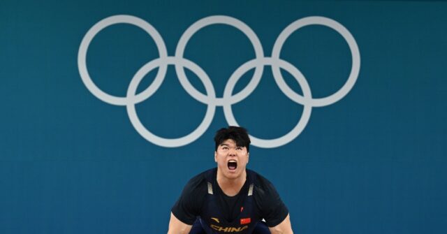 Liu Huanhua Wins Gold in Weightlifting