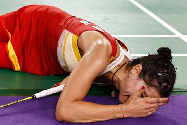 Injury forced Spain's Carolina Marin to withdraw from her badminton semi-final at the Pari