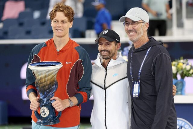 Jannik Sinner poses with coaches Simone Vagnozzi and Darren Cahill after defeating Frances