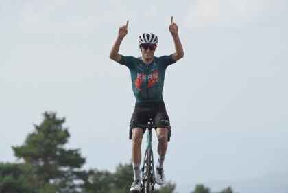 Pablo Castrillo points skywards as he wins on the Montana de Manzaneda