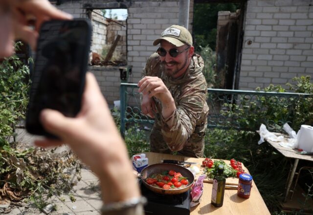 A little Salt Bae? Ukrainian soldier-influencer Ruslan Mokrytskyi poses for the camera as