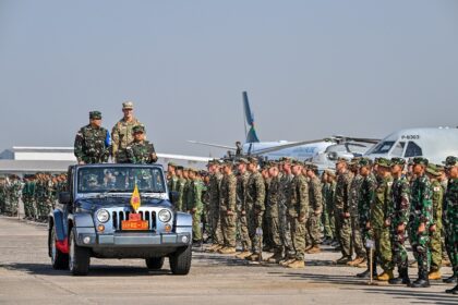 Senior Indonesian and US military officials inspect troops from their countries and eight