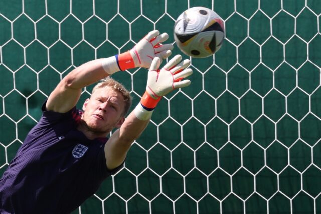 Southampton have signed England goalkeeper Aaron Ramsdale from Arsenal