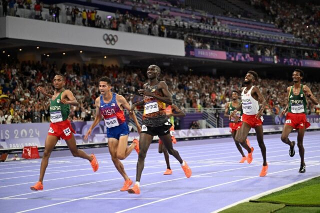 Uganda's Joshua Cheptegei (R) won the first track and field Olympic title of the Paris Gam