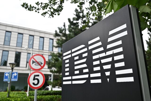 US computer giant IBM will close its research and development arm in China