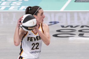 Caitlin Clark sets WNBA 3-point record, leads Fever past Sun