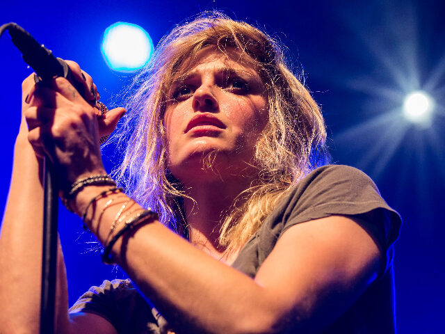 LOS ANGELES, CA - MAY 09: Vocalist / guitarist Emily Armstrong of Dead Sara performs at El