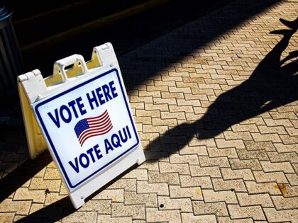 A vote here sign outside a polling location in Miami Beach, Florida, U.S. Photographer: Sc