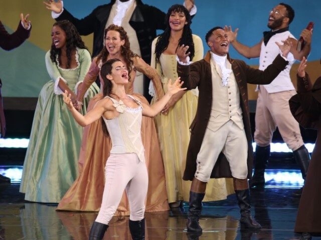 Nik Walker, Krystal Joy Brown, Mandy Gonzalez and Aubin Wise, with the Cast of Hamilton pe