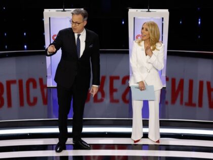 DES MOINES, IOWA - JANUARY 10: Moderators and CNN hosts Jake Tapper and Dana Bash speak to