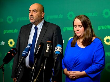 25 September 2024, Berlin: Green Party leaders Ricarda Lang (r) and Omid Nouripour speak a