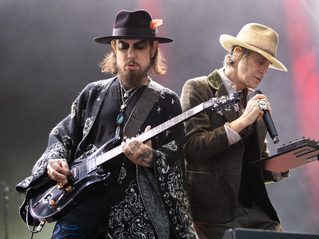 DUBLIN, IRELAND - JUNE 28: Dave Navarro (L) and Perry Farrell (R) of Jane's Addiction