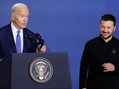 U.S. President Joe Biden (L) and Ukraine President Volodymyr Zelenskyy (R) participate in