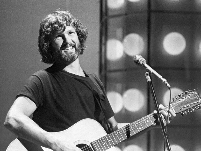 (Original Caption) 9/5/1976- Performer, Kris Kristofferson, is shown close up on the &quot