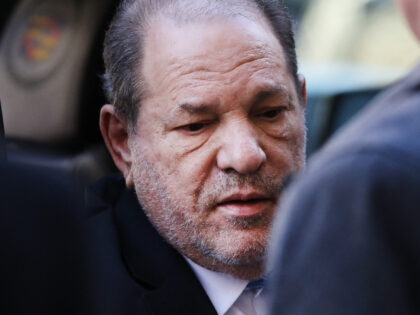 NEW YORK, NEW YORK - FEBRUARY 24: Harvey Weinstein enters a Manhattan court house as a jur