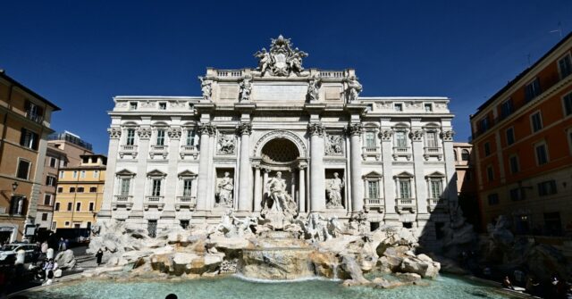 Rome Eyes Trevi Fountain Fee to Curb Crowds