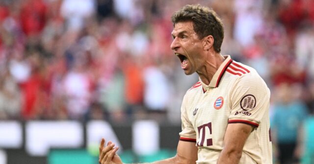 Bayern Munich Tops Freiburg 2-0, Muller Sets Record