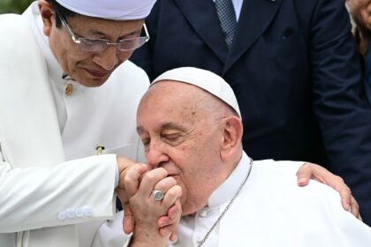 Grand Imam of Istiqlal Mosque Nasaruddin Umar (L) interacts with Pope Francis after an int