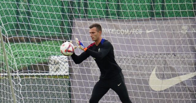 Barcelona Confident in Iñaki Peña as Goalkeeper