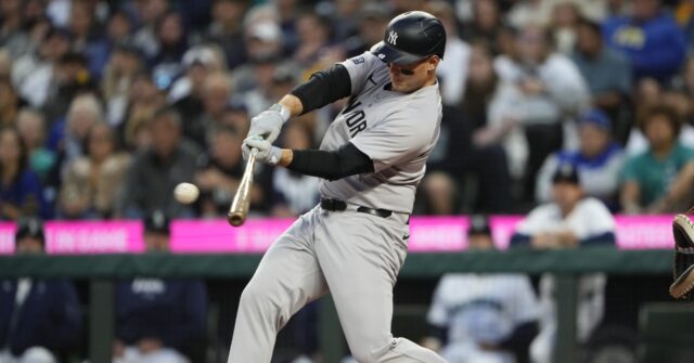 Yankees Clinch Playoff Spot With 2-1 Win