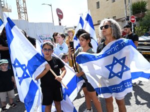 Mourners line Jerusalem streets for funeral of Israeli-American Hamas victim Hersh Goldber