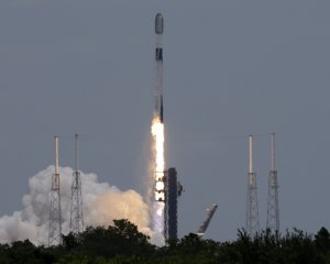 SpaceX launches batch of Starlink satellites from California