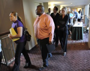 U.S. weekly jobless claims fall to four-month low of 218,000