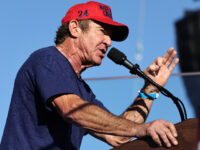 Dennis Quaid Calls on America to ‘Pick a Side’ During Trump Coachella Rally: ‘A N