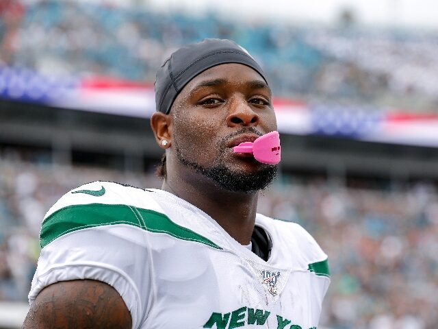 JACKSONVILLE, FL - OCTOBER 27: Runningback Le'Veon Bell #26 of the New York Jets befo