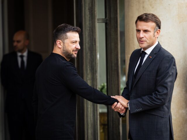 French President Emmanuel Macron welcomes Volodymyr Zelensky, President of Ukraine, at the