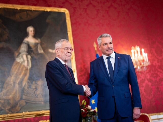 Austrian President Alexander van der Bellen (L) and Austrian Chancellor Karl Nehammer shak