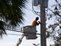 VIDEO – ‘God Bless You!’: Linemen Working Around the Clock in Florida Thanked ami