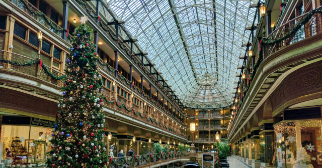Retail Expert: Consumers 'Stressed by Inflation' as Holidays Near