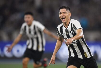 Botafogo's Venezuelan forward Jefferson Savarino celebrates scoring his team's third goal