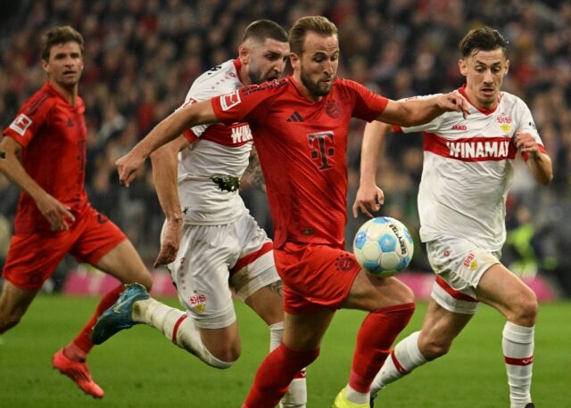 Harry Kane scored three goals in 23 minutes as Bayern Munich beat Stuttgart 4-0