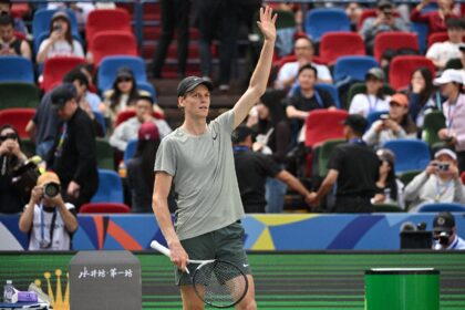 Jannik Sinner celebrates victory against Ben Shelton in Shanghai