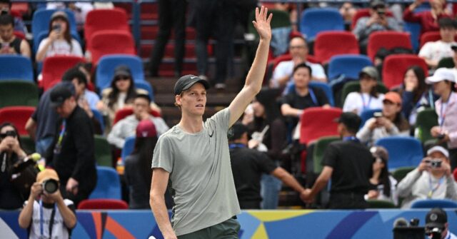 Jannik Sinner Advances to Shanghai Masters Quarter-finals